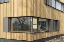 Nouvelle construction d'un immeuble commercial avec des éléments NUR-HOLZ dans le quartier d'Emmendingen