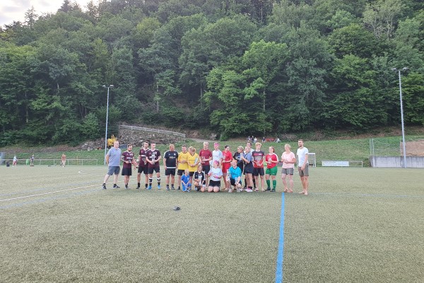 Firma Rombach hat bei den Fußball-Dorfmeisterschaften teilgenommen